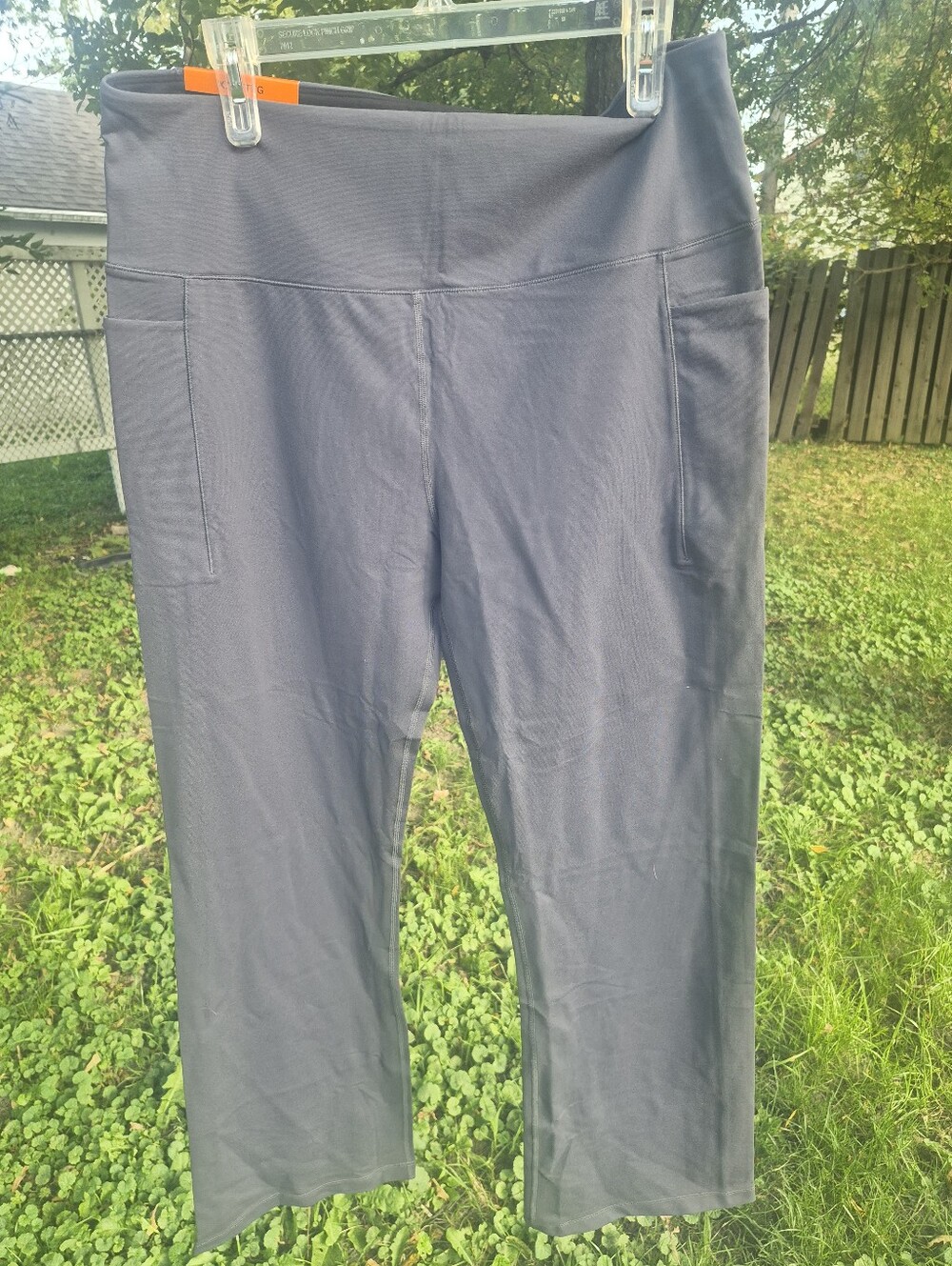 Tuff Athletics Gray Pull-On Capri Leggings with Pockets